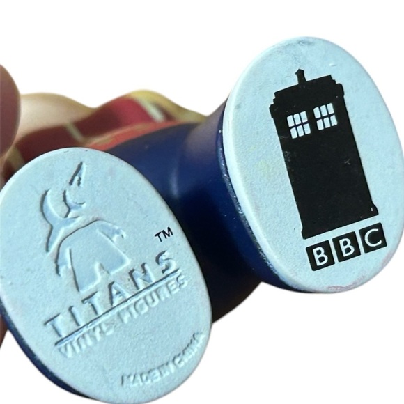 Doctor Who - Titans Vinyl Figures - Two Rose Tyler’s 🥀💔 - Picture 4 of 4